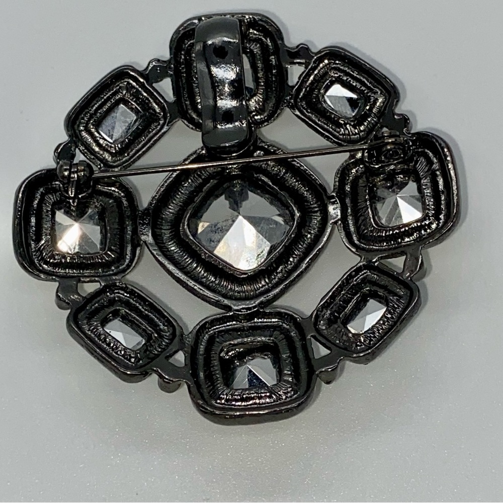CHICO’S Triple Chain Convertible Necklace - Picture 6 of 11